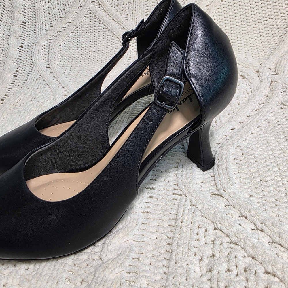 Clarks Kitten Heel Black Leather Pointed Toe Open Side Pump Womens 8 Excellent - Picture 3 of 10